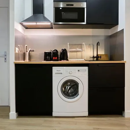 Equipped In The Heart Of The Stations * ليل